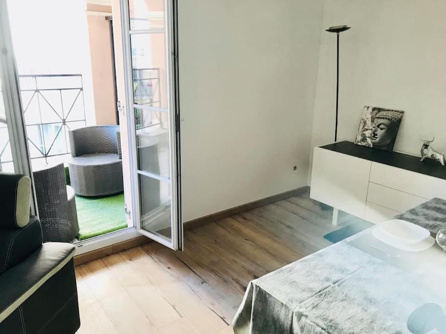 Disney Cosy Lounge Serris Buitenkant foto